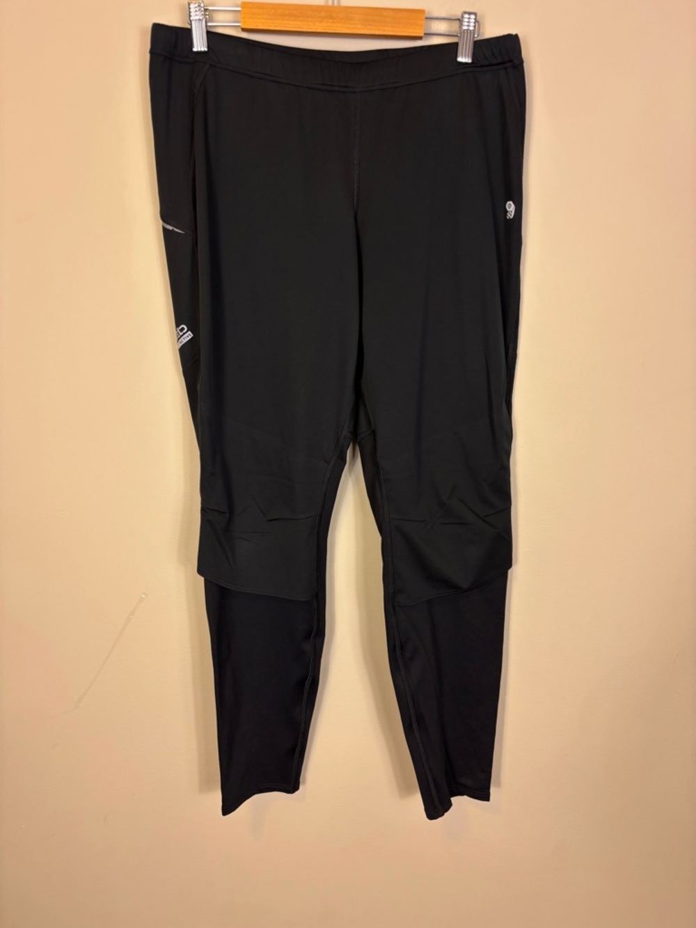 Mountain Hardwear Black Athletic AirShield Active Skinny Leg Pants Women’s Large